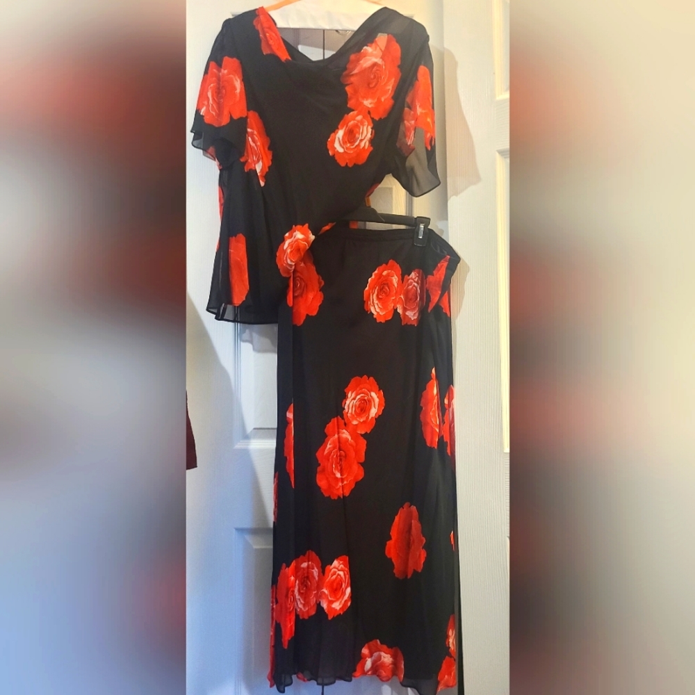 Two piece floral blouse and skirt (calf, ankle lentgh) sz 22 woman's petite